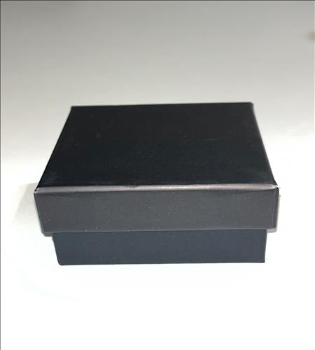 /Content/images/product/10x10x5-cm-taslamali-kutu-kapak-siyah.jpg